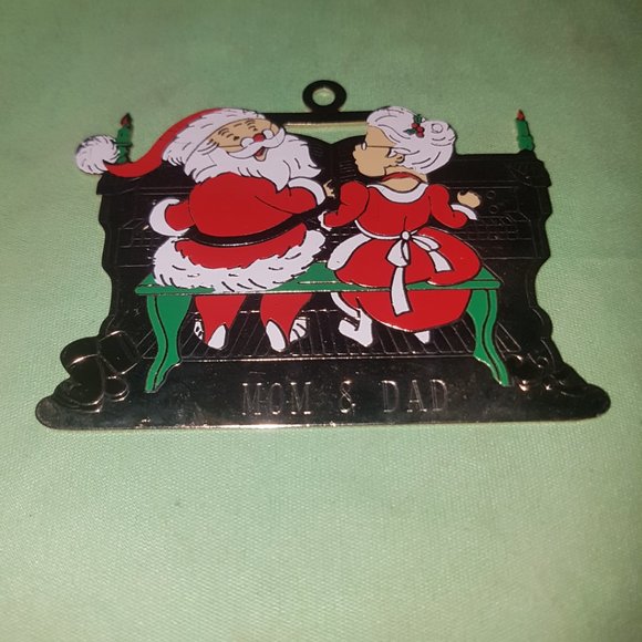 Santa Claus and Mrs. Claus "Mom & Dad" Metal Ornament - Picture 4 of 8